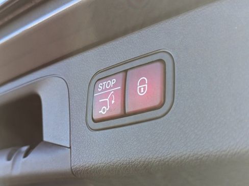 Used 2017 Mercedes-Benz GLC 300 4MATIC image 32