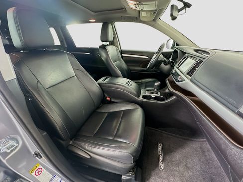 Used 2014 Toyota Highlander XLE AWD/4WD image 33