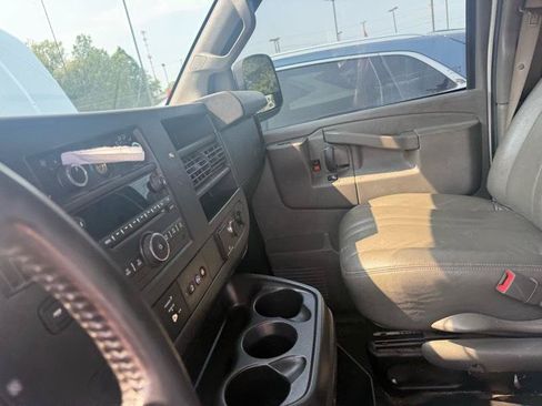 Used 2018 Chevrolet Express 2500 w/ Communications Package RWD image 15