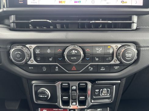 New 2026 Jeep Gladiator Rubicon w/ Safety Group AWD/4WD image 16