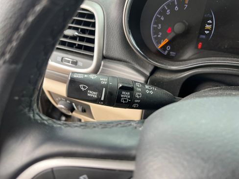 Used 2022 Jeep Grand Cherokee Laredo E image 11