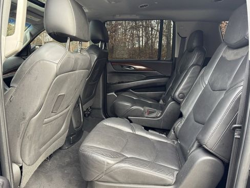 Used 2018 Cadillac Escalade ESV Luxury image 13