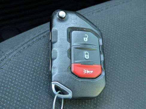 Used 2022 Jeep Wrangler Unlimited Sport image 28