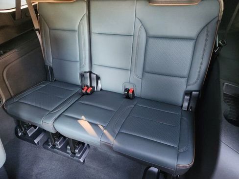 Used 2025 GMC Yukon XL AT4 w/ AT4 Premium Package image 34