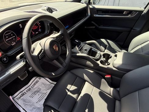 Certified 2026 Porsche Cayenne S AWD/4WD image 4