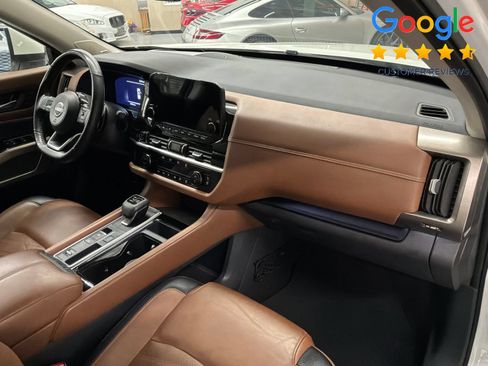 Used 2024 Nissan Pathfinder Platinum FWD image 11