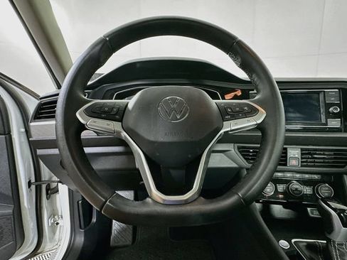 Certified 2023 Volkswagen Jetta SE w/ Panoramic Sunroof Package FWD image 11