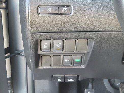 Used 2017 Nissan Rogue SV w/ Sun & Sound Touring Package image 16