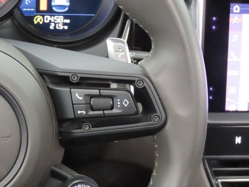 Certified 2024 Porsche Macan AWD/4WD image 22