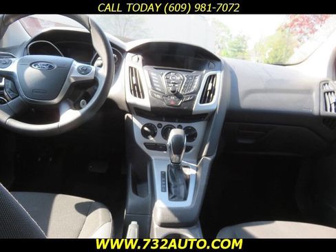 Used 2014 Ford Focus SE FWD image 28