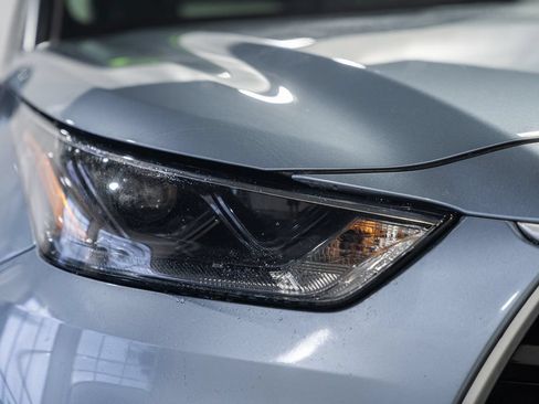 Used 2022 Toyota Highlander LE AWD/4WD image 12
