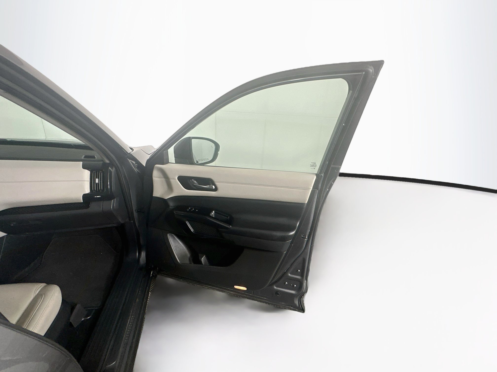 Used 2022 Nissan Pathfinder SV FWD image 32