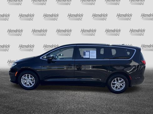 Used 2024 Chrysler Pacifica Touring-L FWD image 7