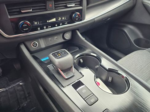 Used 2023 Nissan Rogue SV image 37