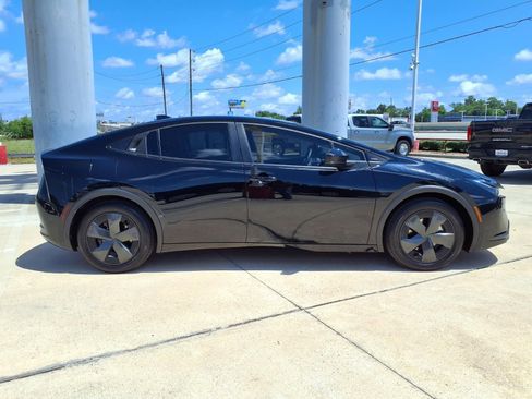 Used 2025 Toyota Prius Plug-In Hybrid FWD image 5