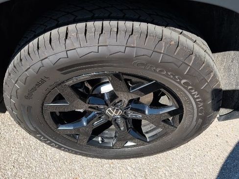 Used 2025 Volkswagen Atlas Peak Edition SE image 12