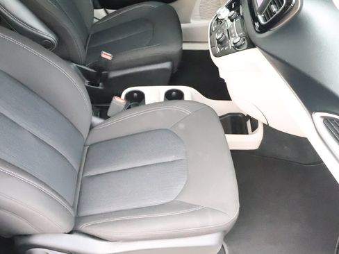 Used 2023 Chrysler Voyager LX FWD image 51