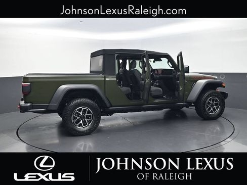 Used 2024 Jeep Gladiator Rubicon w/ Convenience Group AWD/4WD image 33