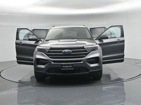Used 2023 Ford Explorer XLT image 36