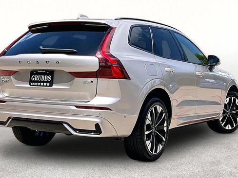 Certified 2026 Volvo XC60 B5 Plus AWD/4WD image 2