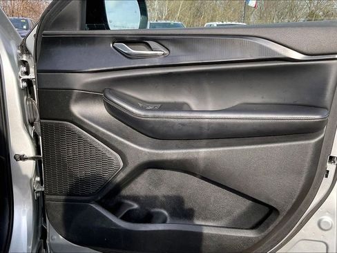 Used 2024 Jeep Grand Cherokee L Laredo image 23