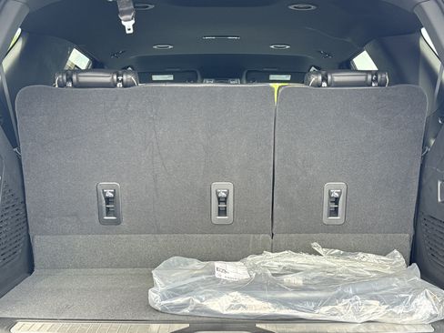 Used 2025 Chevrolet Tahoe Premier AWD/4WD image 32