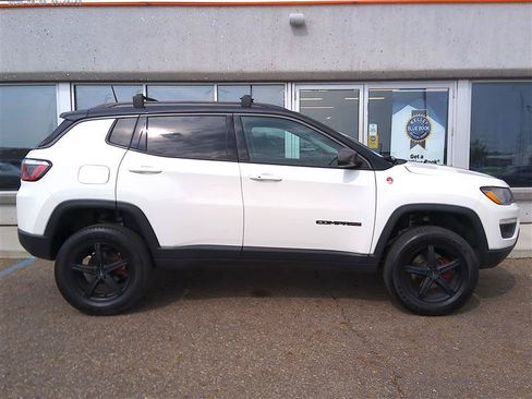 Used 2018 Jeep Compass Trailhawk w/ Leather Interior Group AWD/4WD image 4