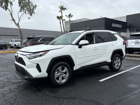 Used 2022 Toyota RAV4 XLE w/ XLE Grade Weather Package FWD image 6