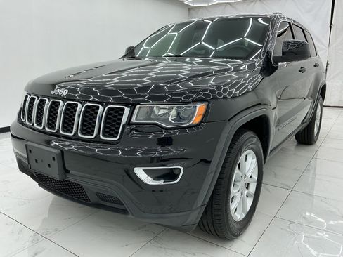 Used 2021 Jeep Grand Cherokee Laredo AWD/4WD image 1