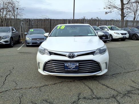 Used 2018 Toyota Avalon Limited image 2
