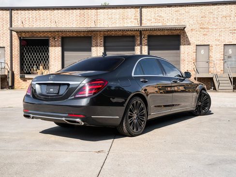 Used 2018 Mercedes-Benz S 560 Sedan image 2
