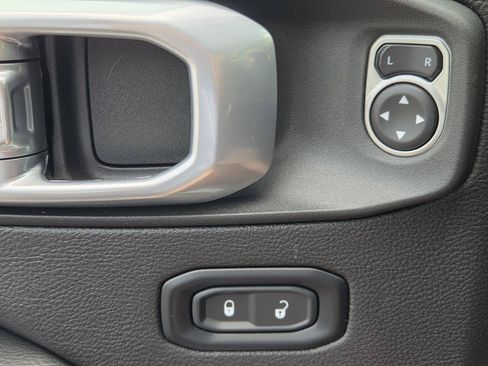 Used 2022 Jeep Wrangler Unlimited Sahara w/ Cold Weather Group AWD/4WD image 28