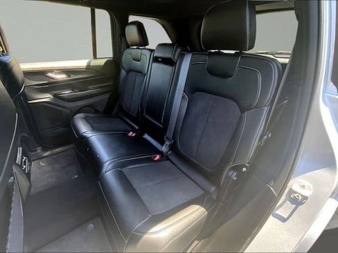 Used 2025 Jeep Grand Cherokee 4WD image 22