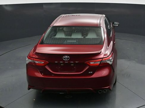 Used 2018 Toyota Camry SE w/ Moonroof Package FWD image 32