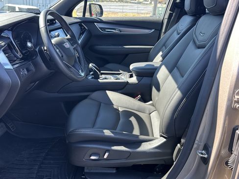 Used 2022 Cadillac XT6 Luxury image 9