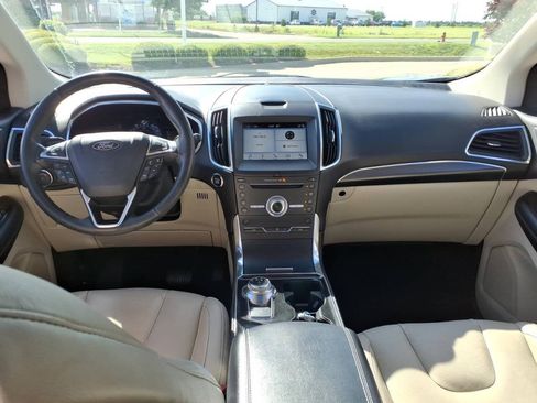 Used 2019 Ford Edge Titanium FWD image 8