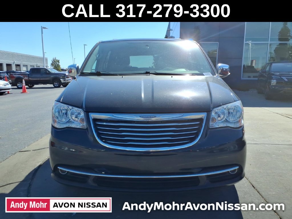 Used 2016 Chrysler Town & Country Touring-L FWD image 3