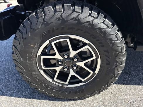 Used 2025 Jeep Wrangler Unlimited Rubicon w/ Technology Group image 46