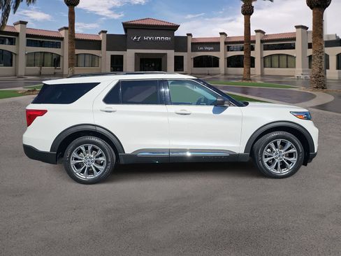 Used 2021 Ford Explorer XLT w/ Equipment Group 202A AWD/4WD image 9