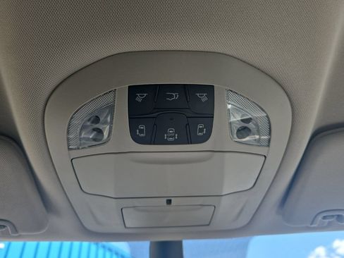 Used 2024 Chrysler Pacifica Touring-L FWD image 29