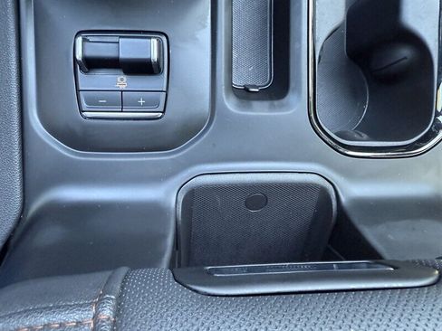 Used 2024 GMC Sierra 1500 AT4 w/ Technology Package image 39