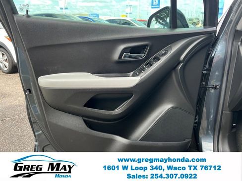 Used 2021 Chevrolet Trax LT w/ Premium Seat Package FWD image 20