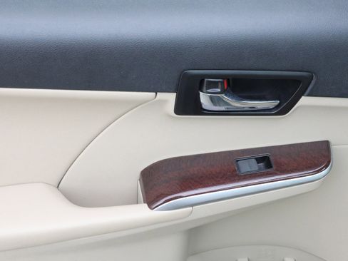 Used 2012 Toyota Camry XLE image 32