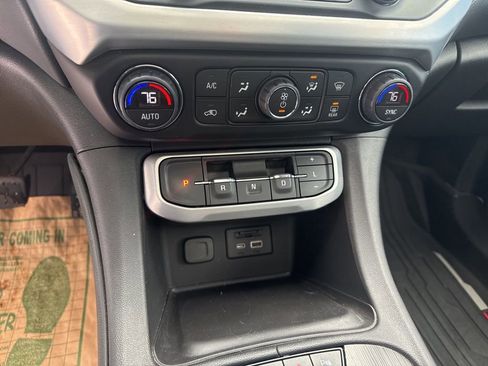 Used 2022 GMC Acadia SLT w/ Elevation Edition image 29