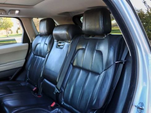 Used 2014 Land Rover Range Rover Sport HSE image 18