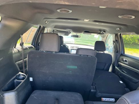 Used 2018 Ford Explorer XLT w/ Equipment Group 201A AWD/4WD image 28