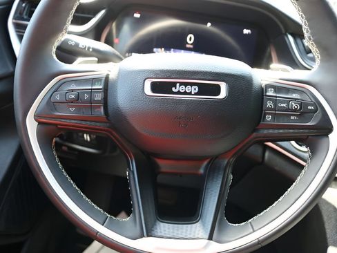 Used 2023 Jeep Grand Cherokee Altitude RWD image 23