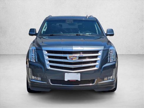Used 2019 Cadillac Escalade Luxury AWD/4WD image 2
