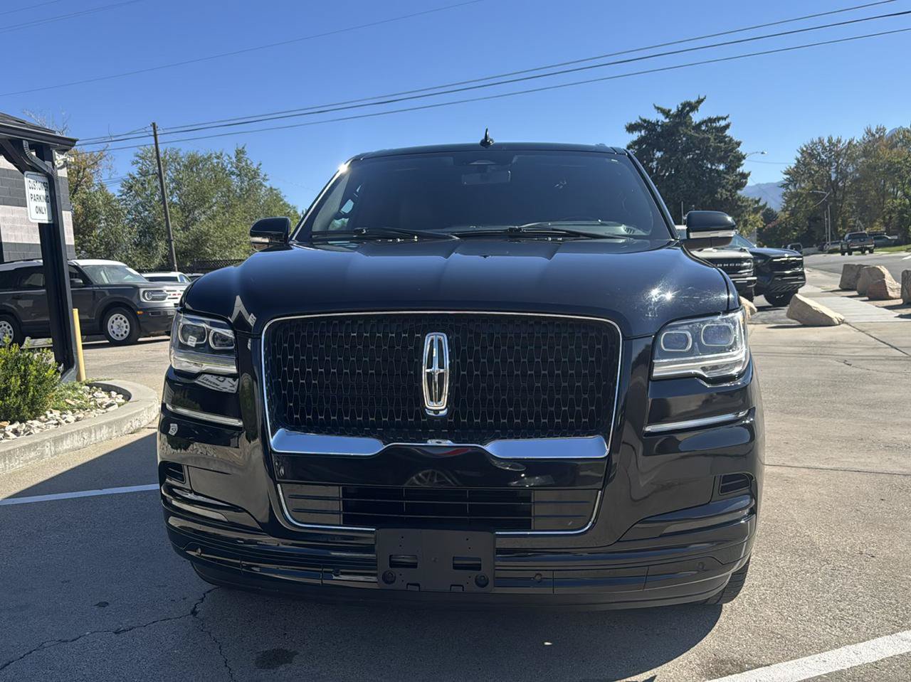 Used 2023 Lincoln Navigator L Reserve AWD/4WD image 2
