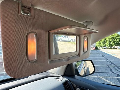 Used 2019 Chevrolet Colorado Z71 AWD/4WD image 19